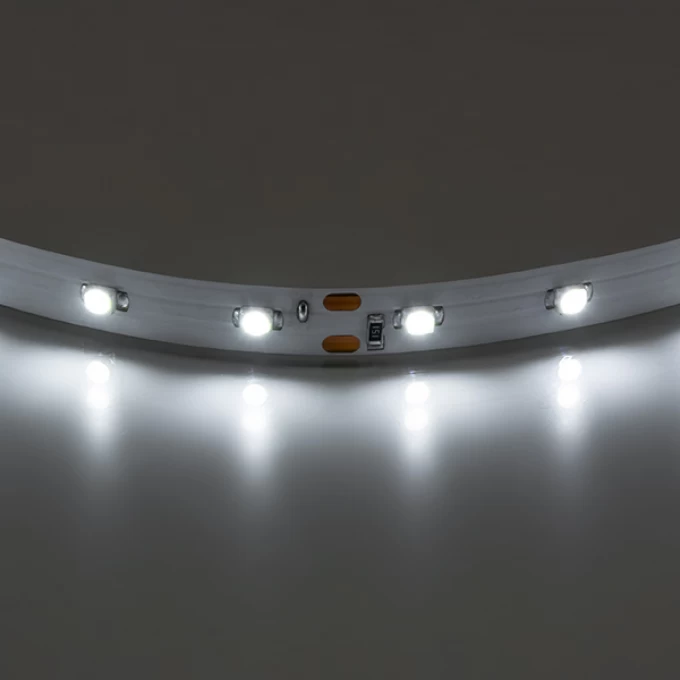 Лента белого свечения LIGHTSTAR 400004 Лента белого свечения LIGHTSTAR 400004